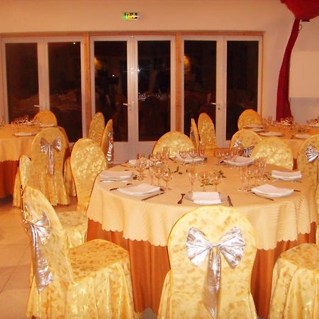 Hotel Eco Logis Espace Bellevue Semeac Ngoại thất bức ảnh