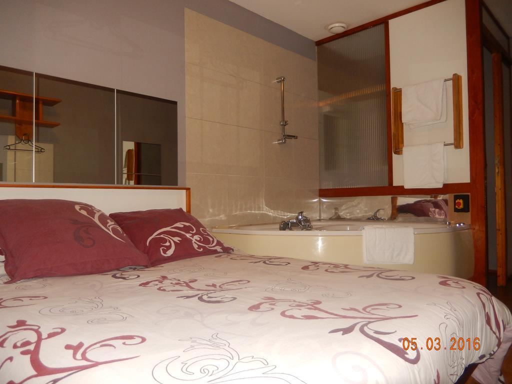 Hotel Eco Logis Espace Bellevue Semeac Ngoại thất bức ảnh